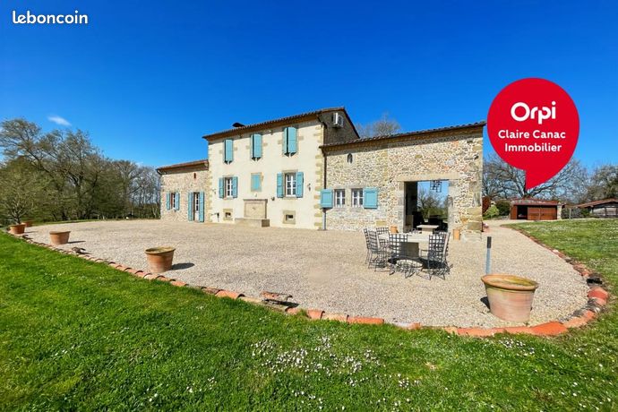 Villa 8 pièces 246 m²
