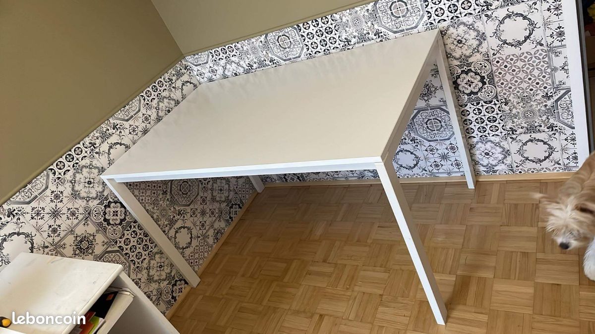 Table IKEA (image 1)