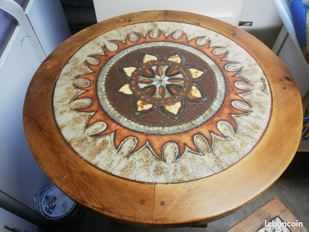 Vends table ronde avec 2 tabourets (image 3)