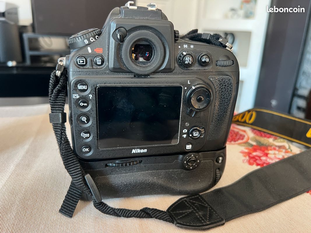 Pixel Battery Grip Vertax D12 (MB-D12) pour Nikon D800/D800E