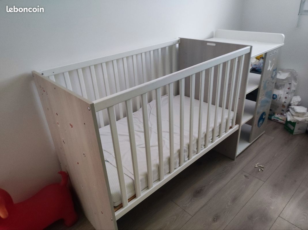 Lit bébé avec étagères (image 3)