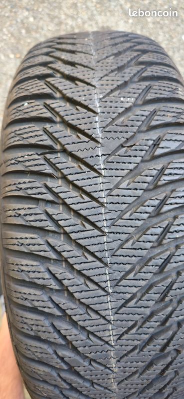 2 Pneus neufs Goodyear UltraGrip 8 205/55 R16 (image 3)