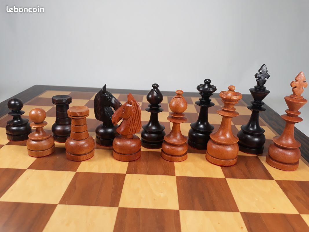 Magnifique jeu d'échecs sculpté à la main - Albâtre - Catawiki