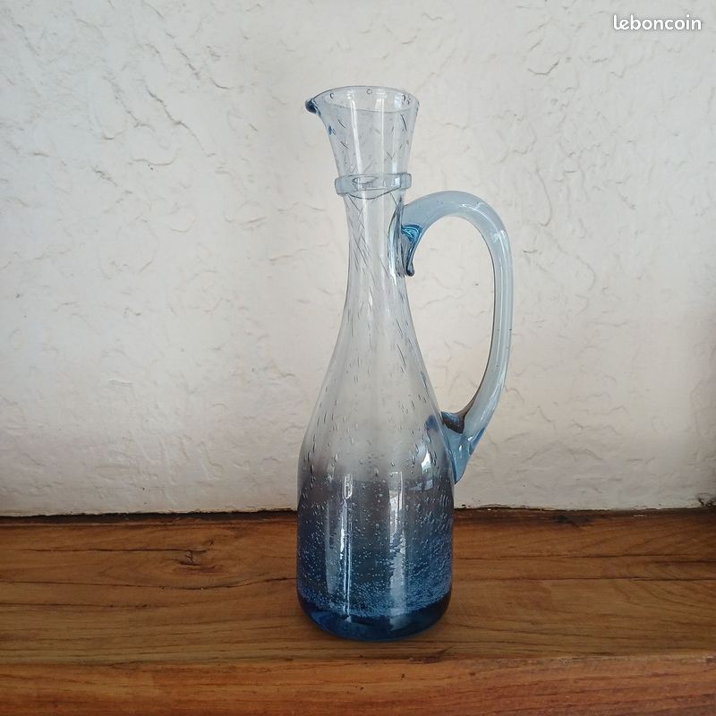 Carafe / Pichet en Verre Soufflé Bulle Bleu – Style Biot / Vintage (image 1)