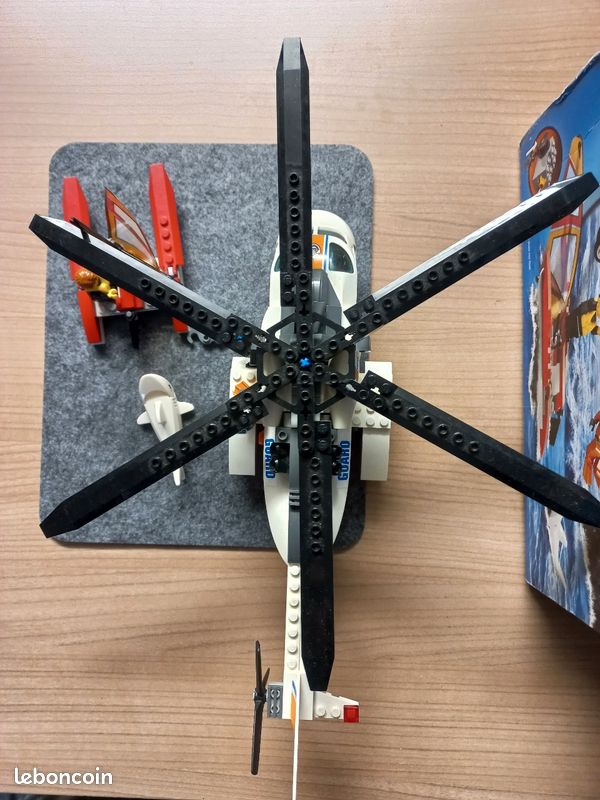 LEGO Hélicoptère garde côte (image 3)