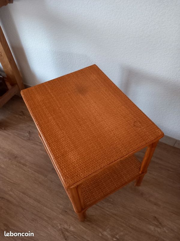 Table d'appoint vintage en rotin (image 7)