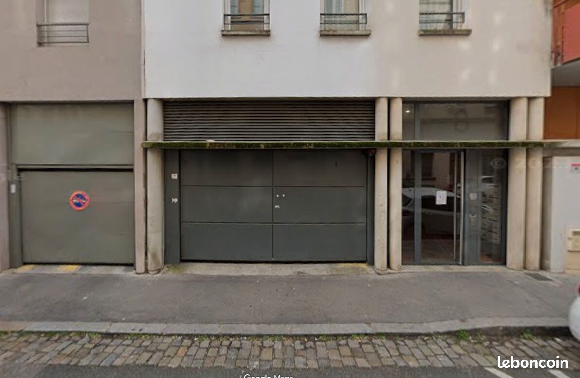 Parking 1 pièce · à Lyon · 100 €/mois