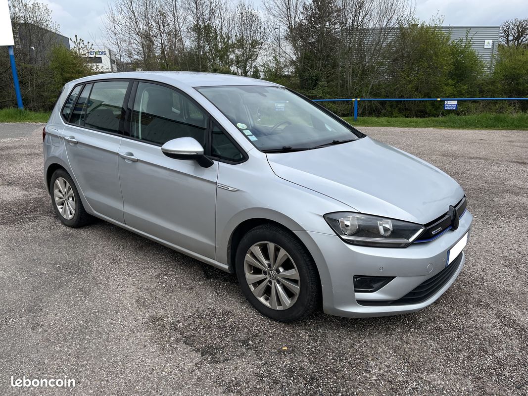 Volkswagen Golf VII 1,6 TDI Sportsvan 110ch 6cv Bluemotion (image 2)