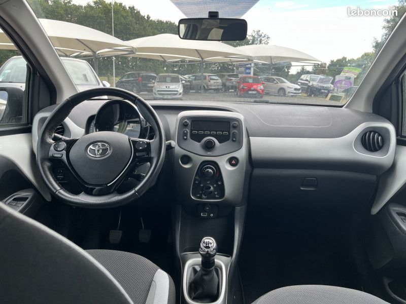 Toyota AYGO 1.0 VVT-I 69CH X-PLAY 5P (image 10)