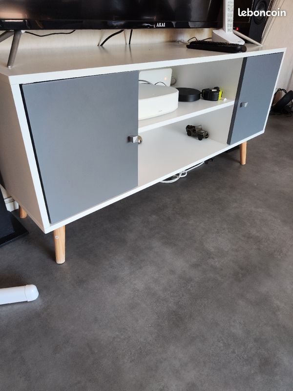 TV et Meuble TV scandinave pieds en bois gris foncé et blanc (image 2)
