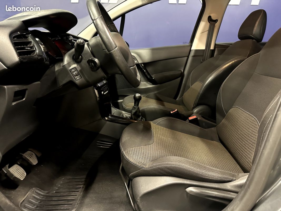 CITROEN C3 1.4 HDi 70 Confort - Climatisation - Bluetooth (image 9)