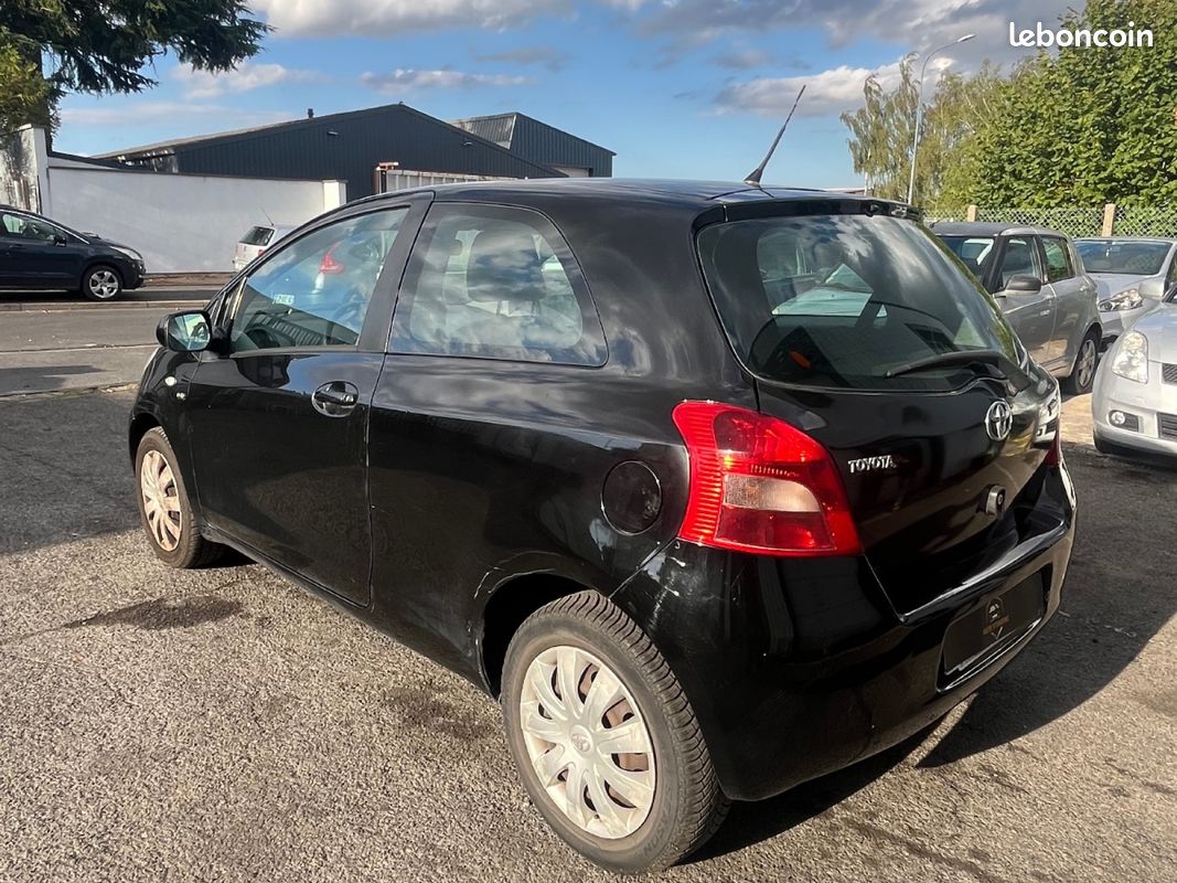 TOYOTA YARIS II 1.4 - 90 D-4D NaviMedia MultiMode (image 7)