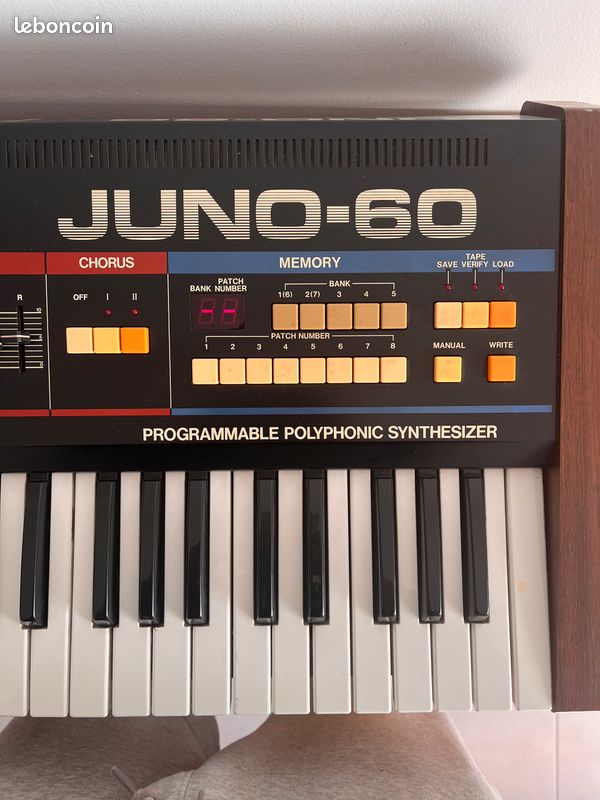 Roland JUNO 60 , excellent état (image 1)