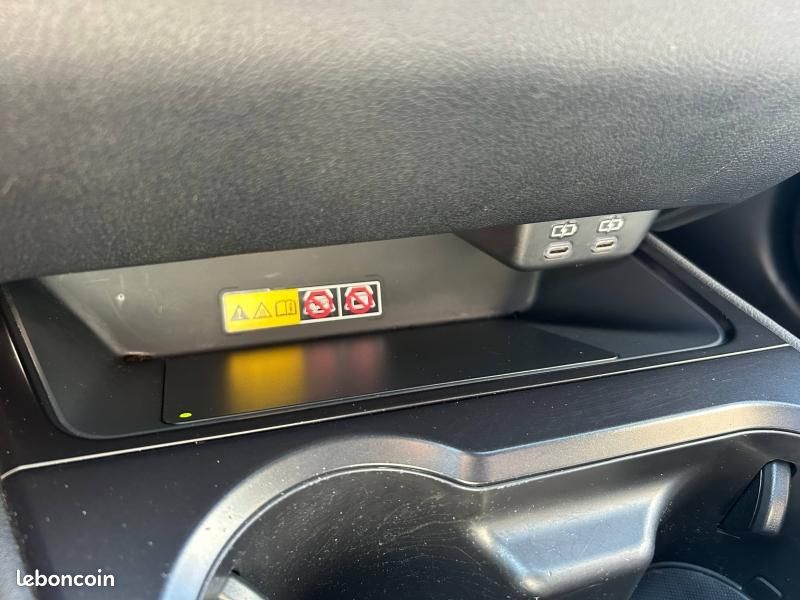 Lexus UX 250h Executive 2WD (image 35)