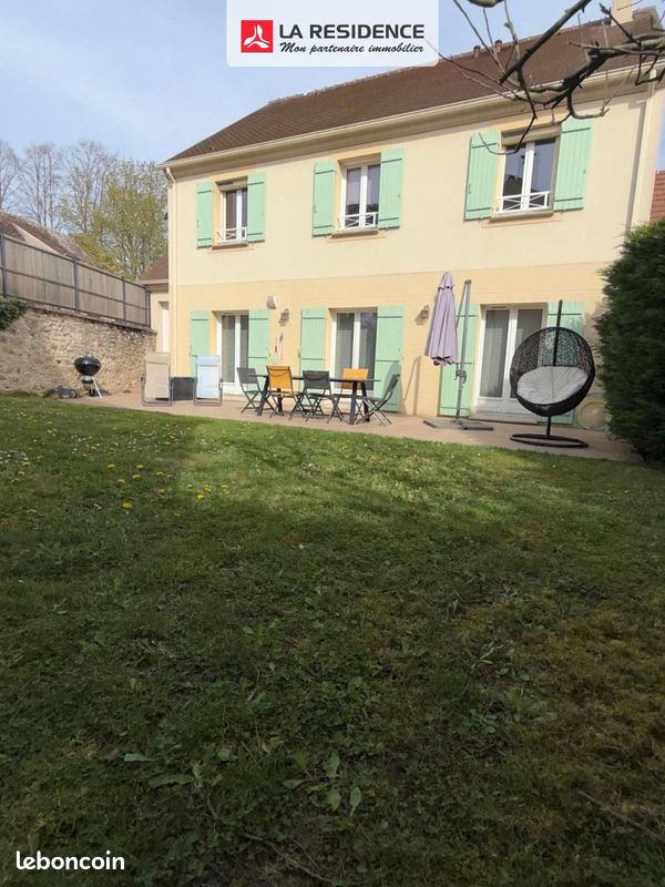 Maison 7 pièces 160 m² · à Guyancourt · 160 m² · 2 490 €/mois