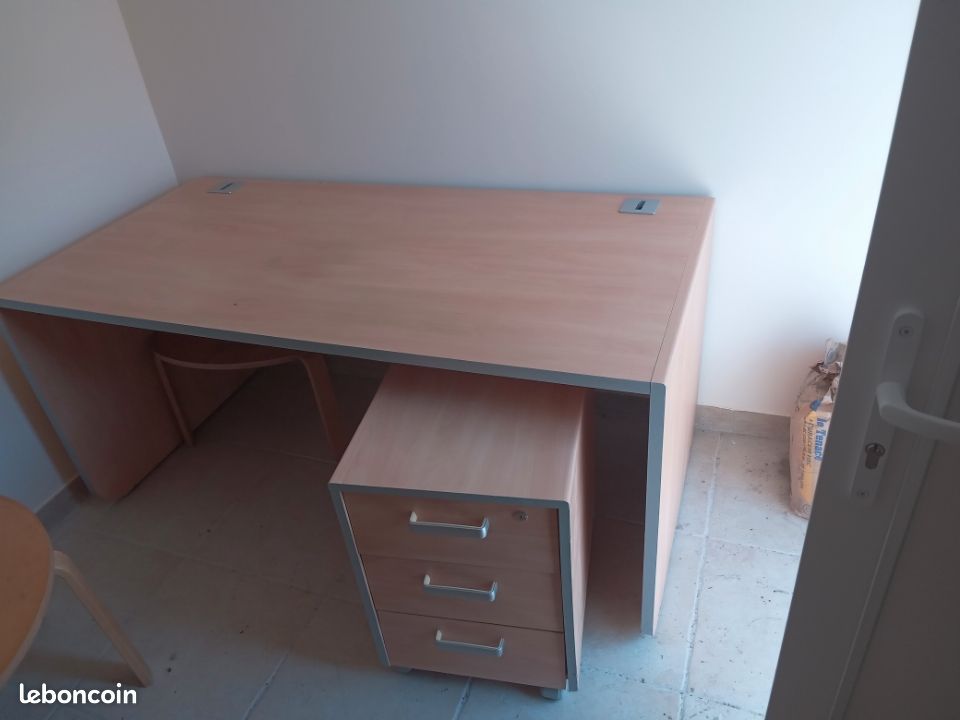 Bureau avec caisson (image 1)