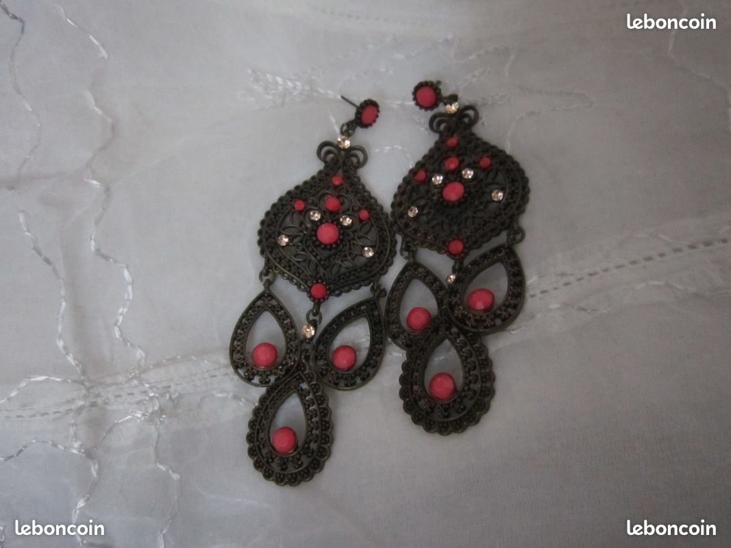 Divers boucles rouges pendantes (image 13)