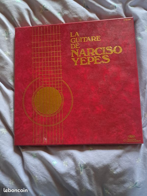 Coffret disque 33 T LAGUITARE DE NARCISO YEPES (image 1)