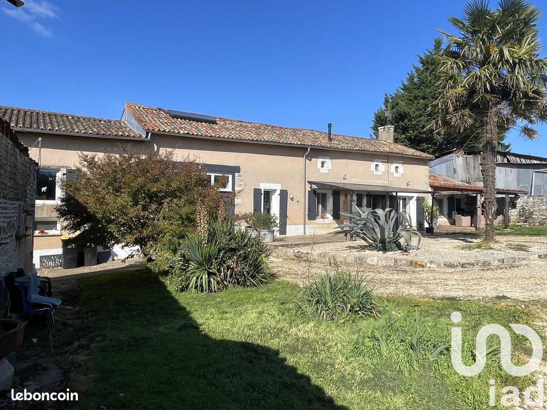 Maison 7 pièces 199 m² · à Brux · 199 m² · 269 000 €