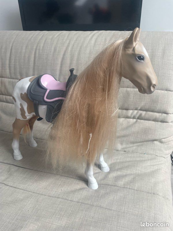 Cheval en plastique (image 2)