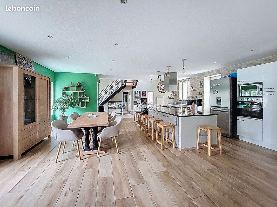 Maison 8 pièces 286 m² · à Crépy · 286 m² · 294 900 €