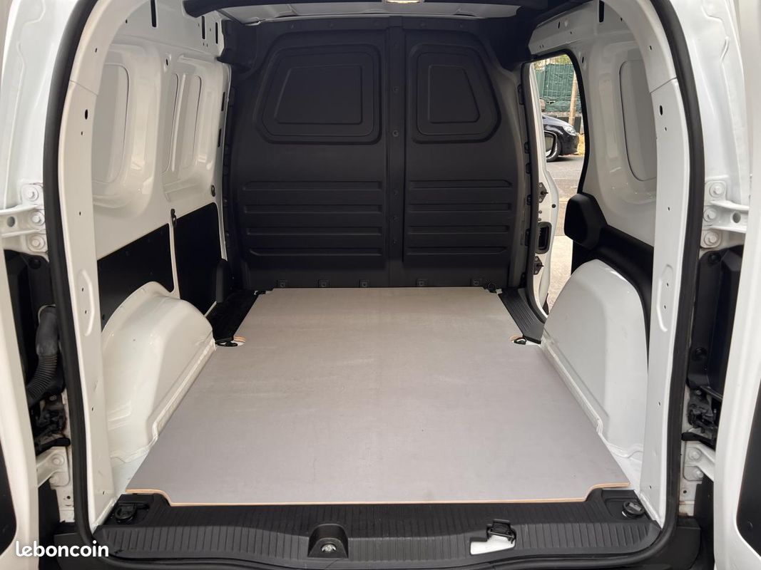 RENAULT KANGOO L1 1.3 TCe - 130 - EDC III VAN FOURGON L1 Extra (image 9)