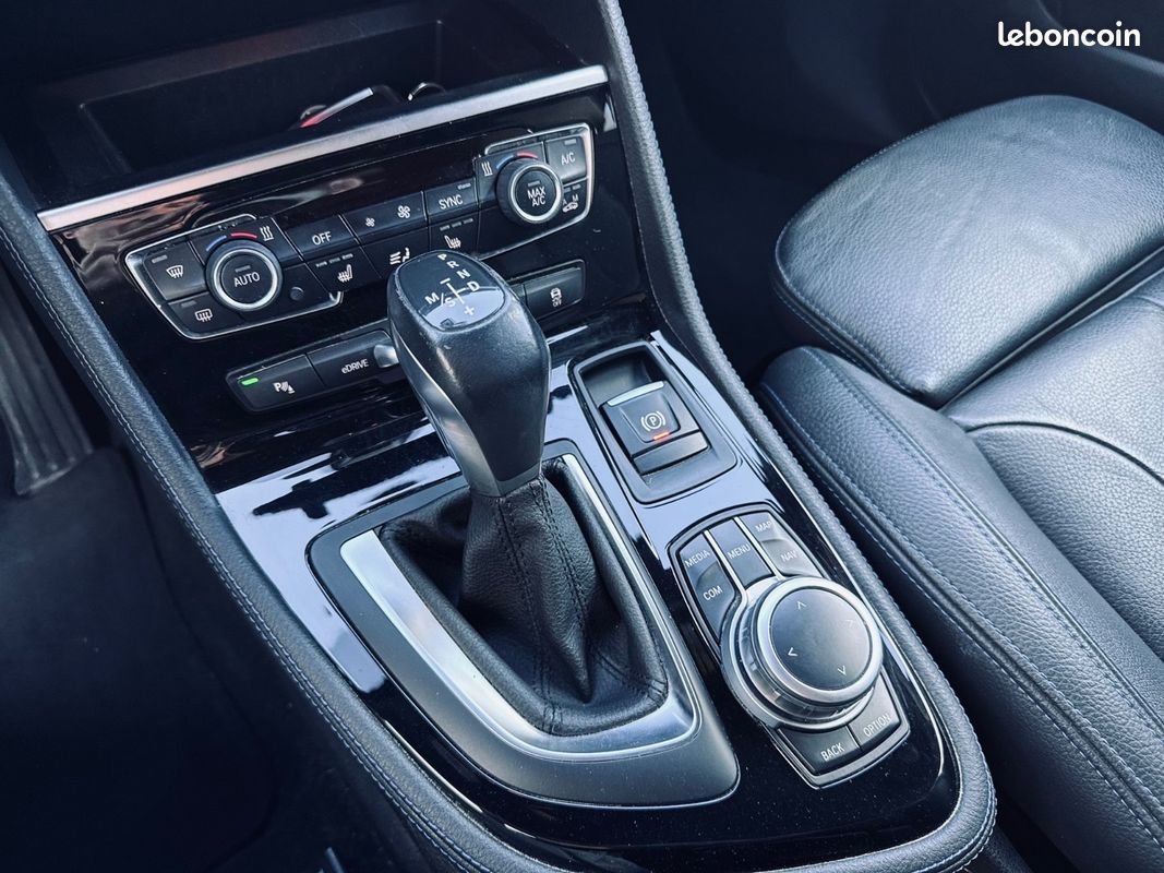 BMW SERIE 2 Active Tourer 1.5L 220CH 225 xe M Sport + SIEGES CHAUFFANTS + AFFICHAGE TETE HAUTE + HARMAN KARDON + CAMERA DE RECUL + GARANTIE 12 MOIS (image 34)