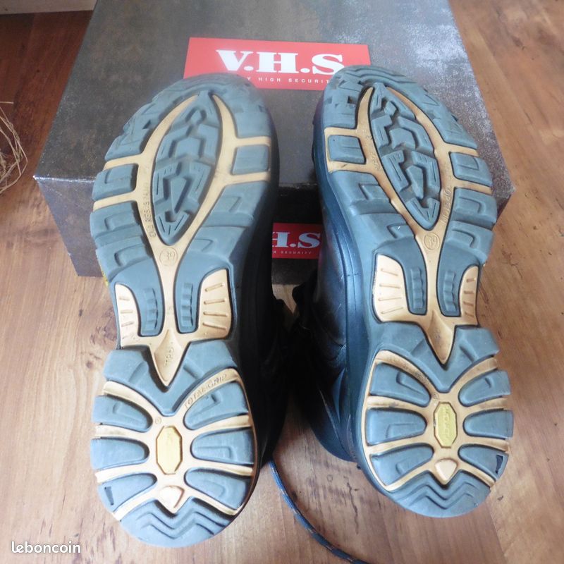 Une paire de chaussure de travail 39 (image 5)