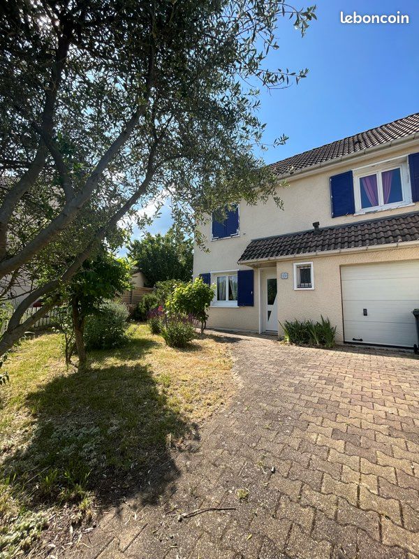 Maison 6 pièces 100 m² · à Riom · 100 m² · 1 200 €/mois