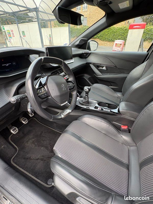 Peugeot 208 1.2L Pure Tech essence 2021 (image 1)