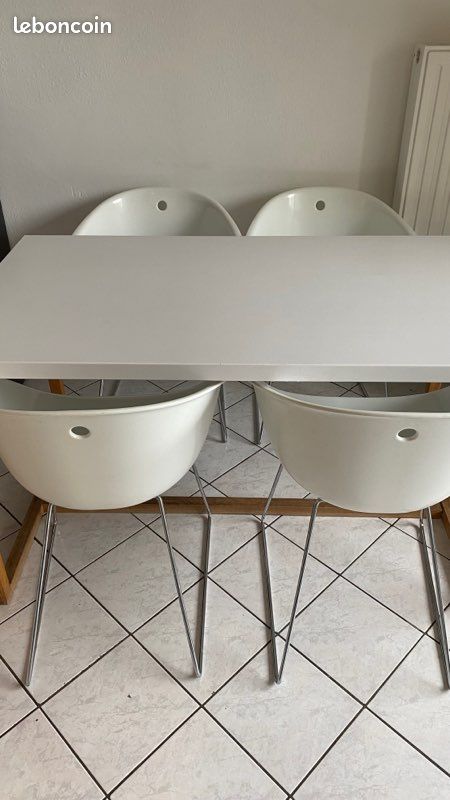 Table à manger + 4 chaises (image 1)