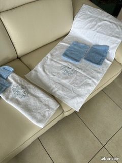 Lot de 2 serviettes de toilette, motif coquillage, et 4 gants de toilette (image 1)