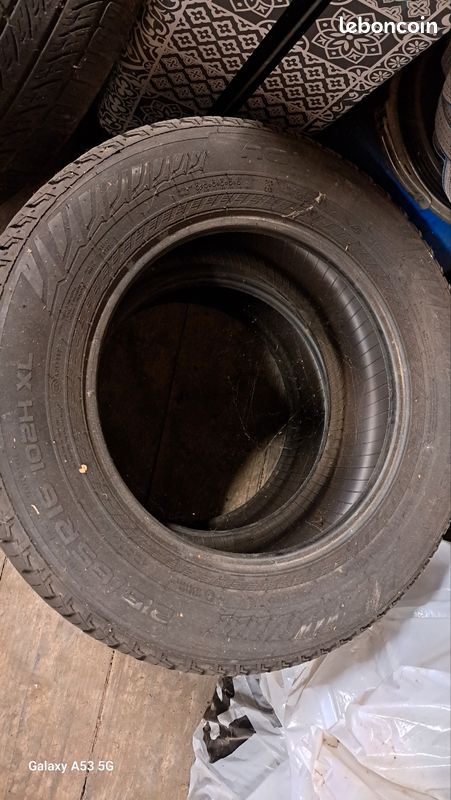Pneus été 215 65 R16 (image 1)