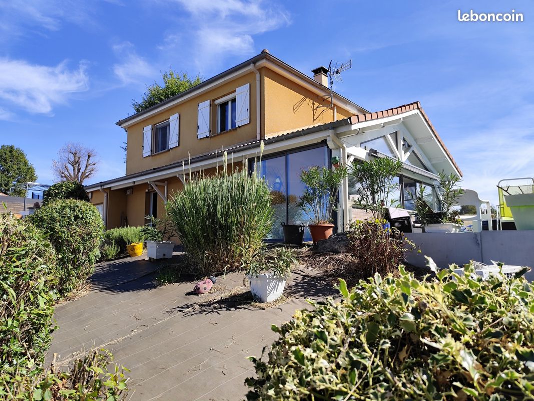 Maison 4 pièces 106 m² · à Saint-Jean-Bonnefonds · 106 m² · 329 000 €