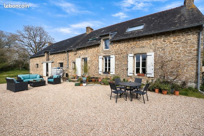 Propriété 450 m² SURZUR