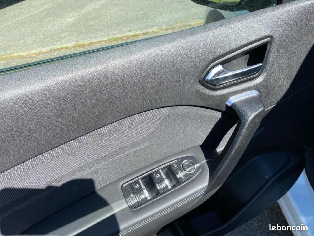 Renault Captur E-Tech full hybrid 145 ch esprit Alpine (image 11)
