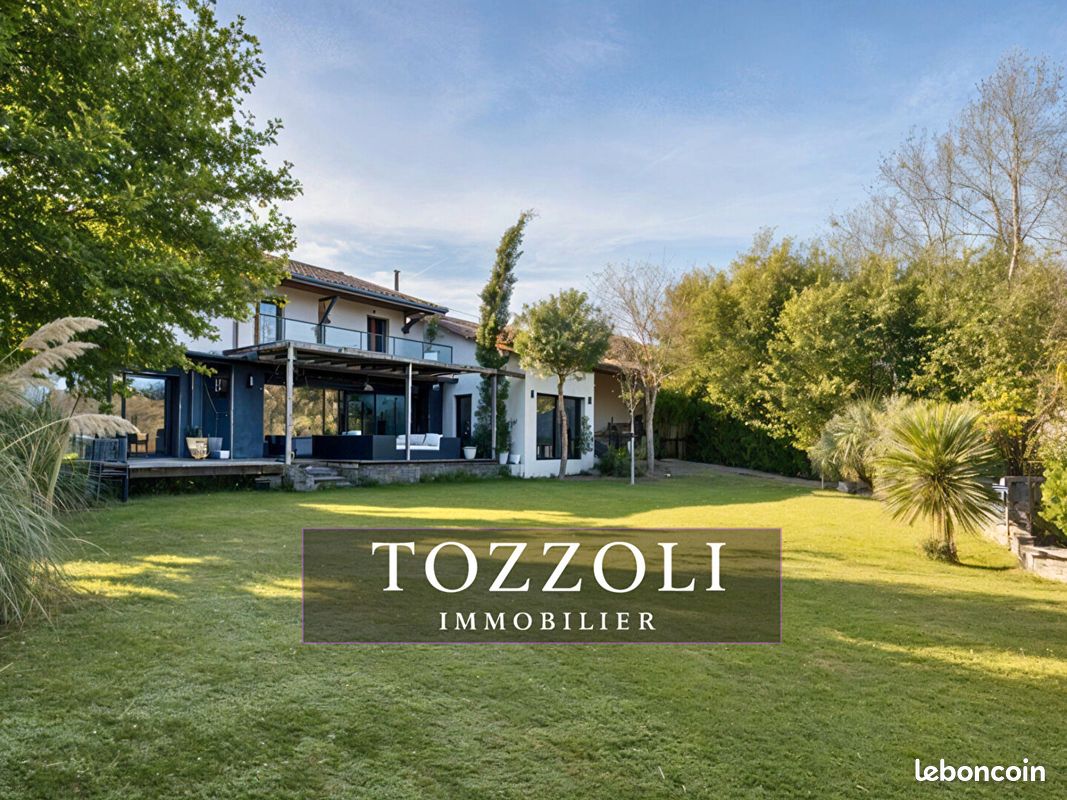 Maison 7 pièces 242 m² · à Saint-Quentin-Fallavier · 242 m² · 879 000 €