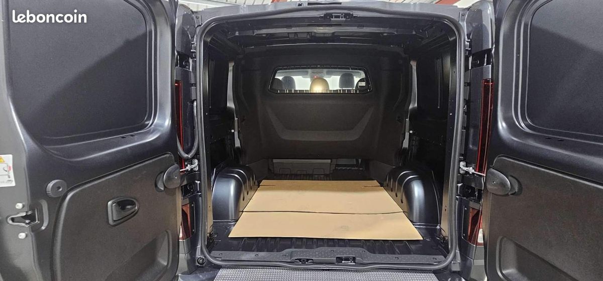 Renault Trafic CABINE APPROFONDIE CA L1H1 BLUE DCI 170 BVA9 RED EDITION EXCLUSIVE (image 13)