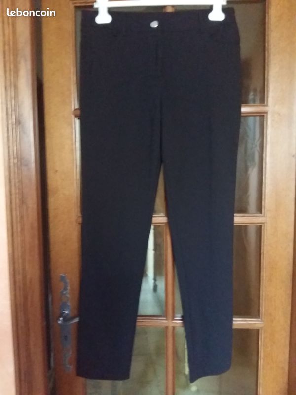 Un pantalon noir taille 42 (image 1)