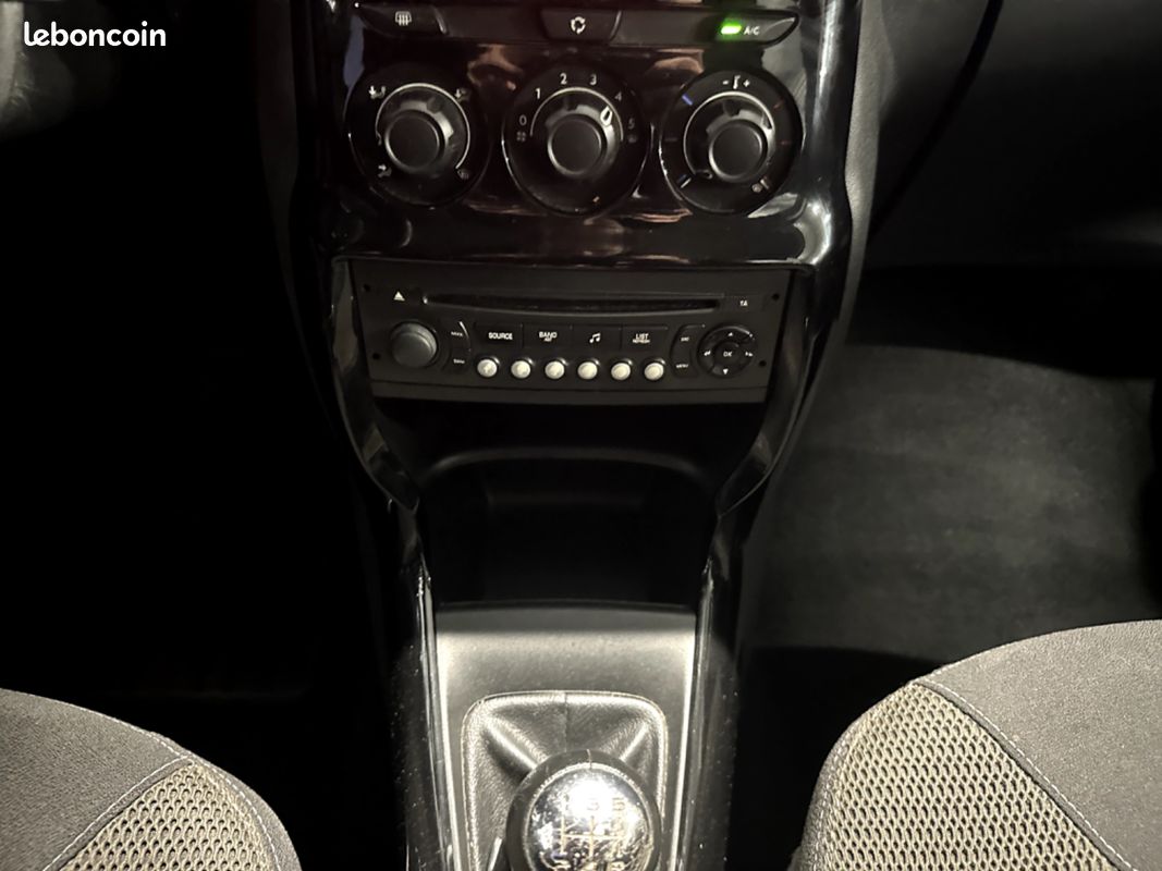 CITROEN C3 1.4 HDi 70 Confort - Climatisation - Bluetooth (image 15)