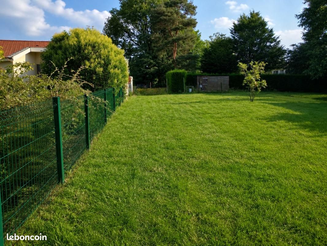 Terrain 853 m² Polliat · 80 000 €