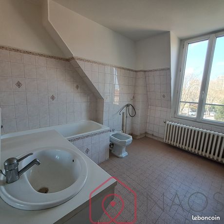 https://img.leboncoin.fr/api/v1/lbcpb1/images/b1/d1/13/b1d1137c1406cb2dffd5219352ff36540b95f483.jpg?rule=ad-image