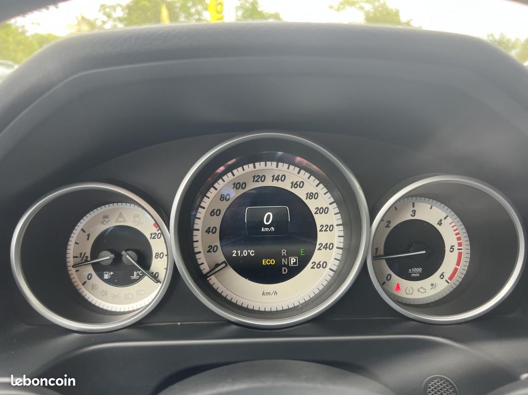 MERCEDES-BENZ CLASSE E 220 BlueTEC Executive A (image 13)