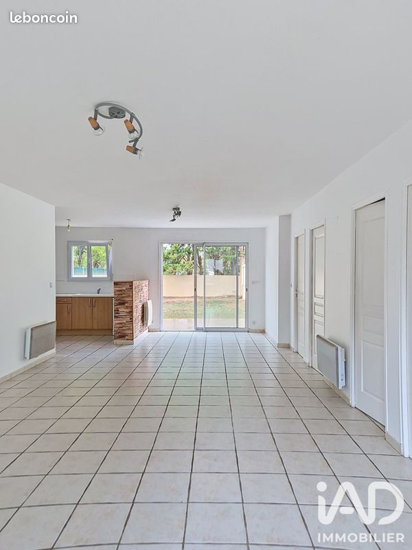 Maison 3 pièces 70 m² · à Angliers · 70 m² · 220 000 €