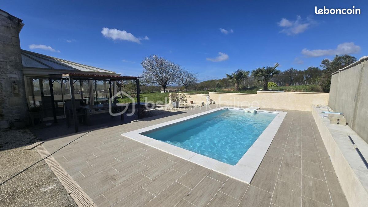 Maison 7 pièces 172 m² · à Saint-Bonnet-sur-Gironde · 172 m² · 258 000 €