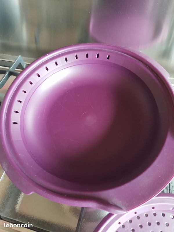 Micro vap Tupperware violet - Arts de la table