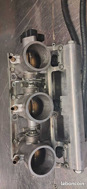 Rampe d'injection (moteur) TRIUMPH DAYTONA 955I 1999 à 2001