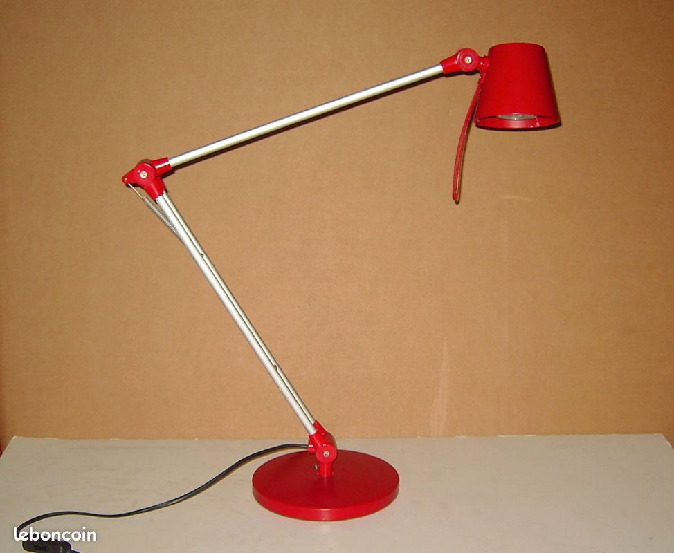 Lampe Ikéa "Oleby" rouge