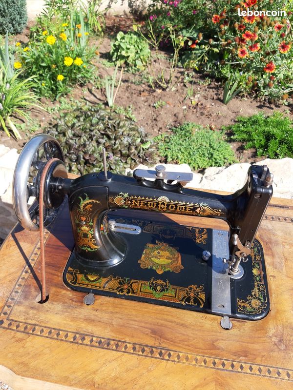 Machine à coudre ancienne (image 1)