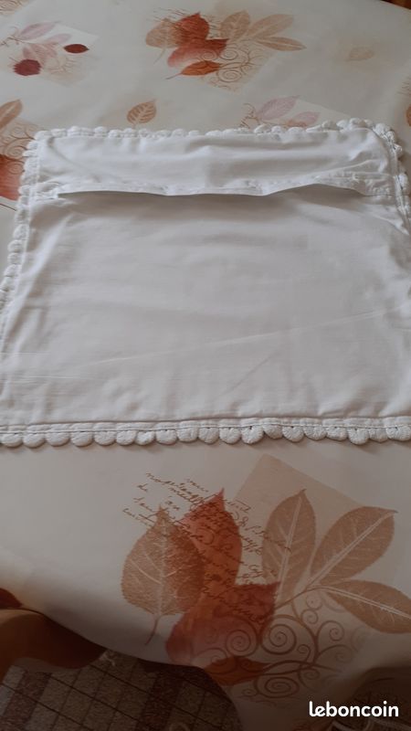 Coussin Romantique Fait Main - Création Sylvette Raisonnier - Artisanat Français - Bleu Ciel Et Dentelle